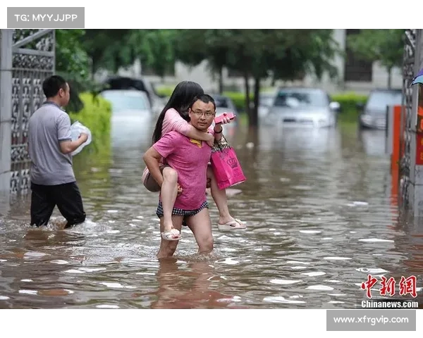 郑州暴雨肆虐:城市道路变成汪洋,车辆被淹情况严重(郑州暴雨损失惨重) 郑州暴雨肆虐:城市道路变成汪洋,车辆被淹情况严重(郑州暴雨损失惨重)
